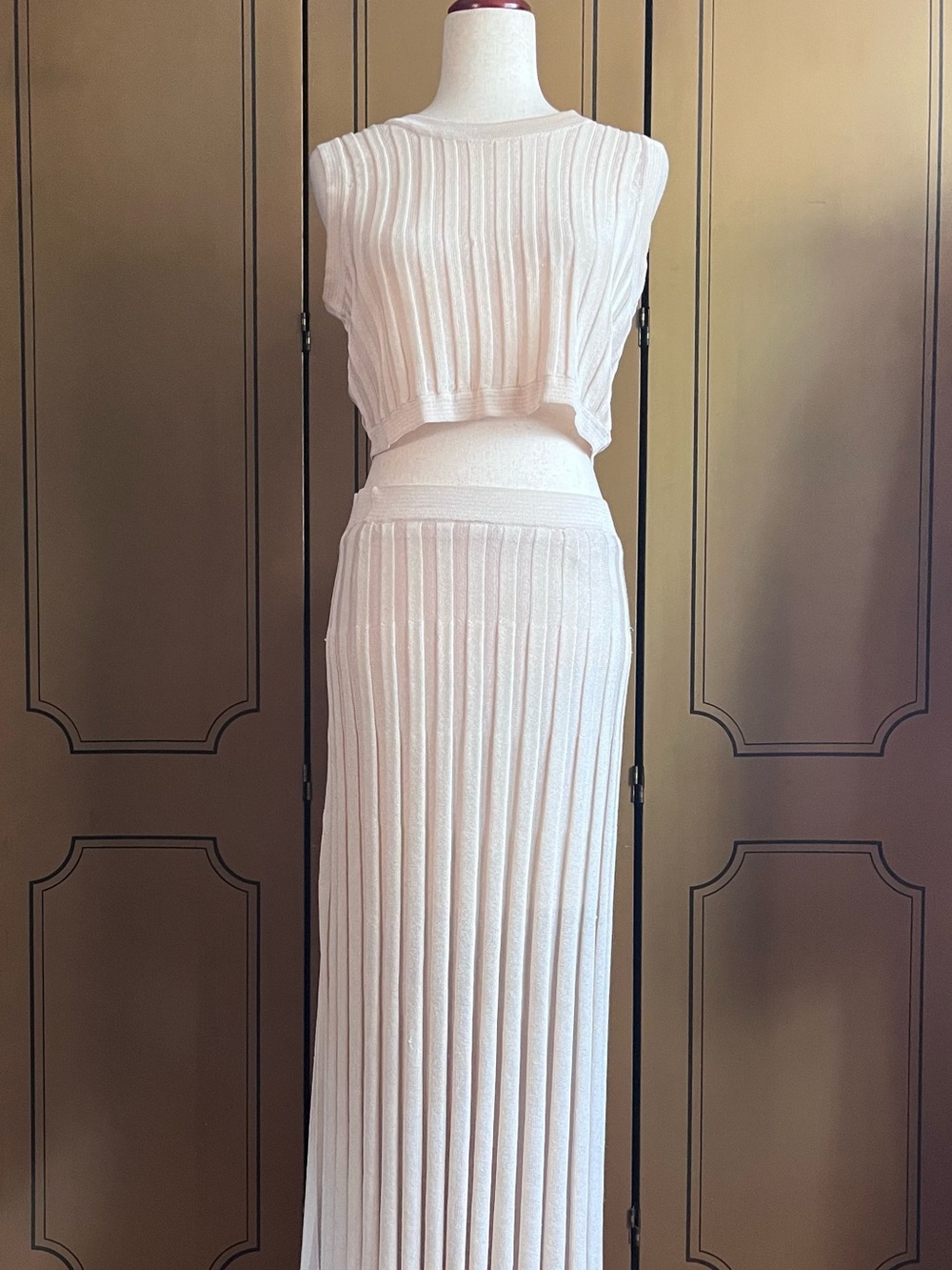 House of Harlow 1960 Cream Ribbed Pleated Maxi Skirt and top